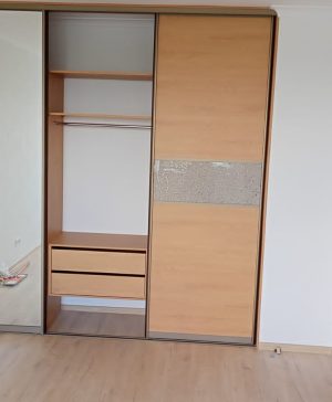 Встроенный шкаф-купе в спальню с зеркалом №46 1545