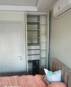 Встроенные распашные шкафы в спальню №69 2496