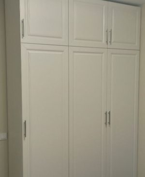 Серый распашной шкаф с антресолью №81 2547