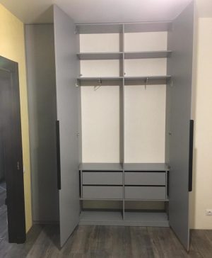 Встроенный шкаф с распашными дверями в нишу №6 1684